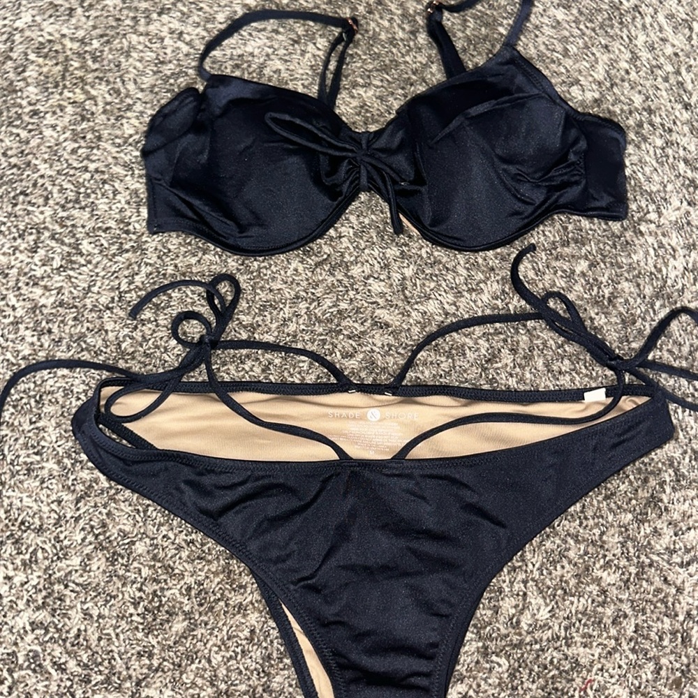 Shiny Black Almost Satin Looking Bikini! 🖤